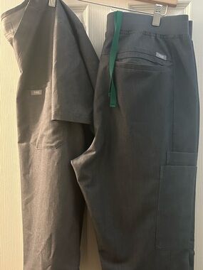 FIGS Heather Grey Leon Top and Axim Pants